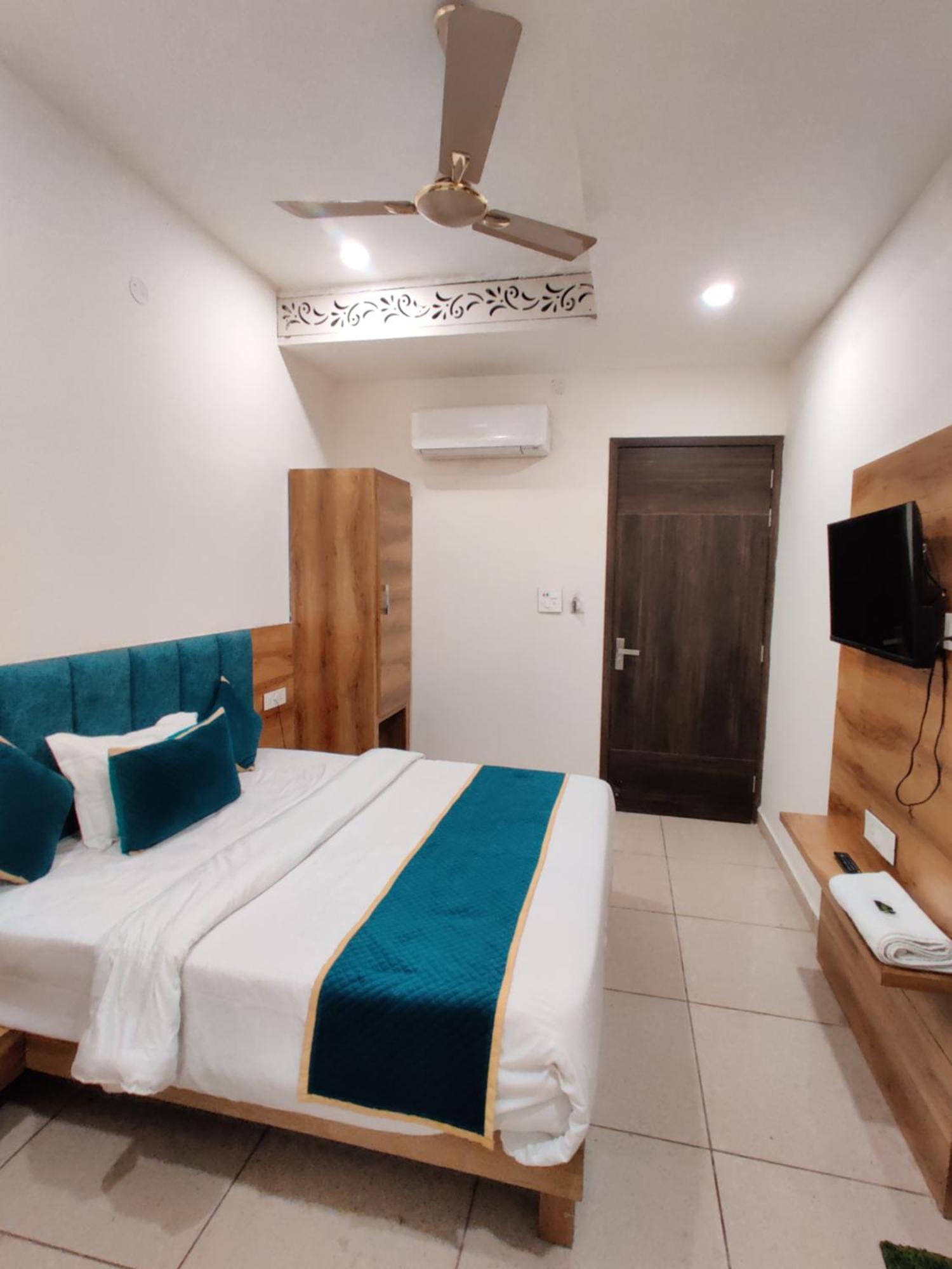 Hotel D S Inn Амритсар Экстерьер фото