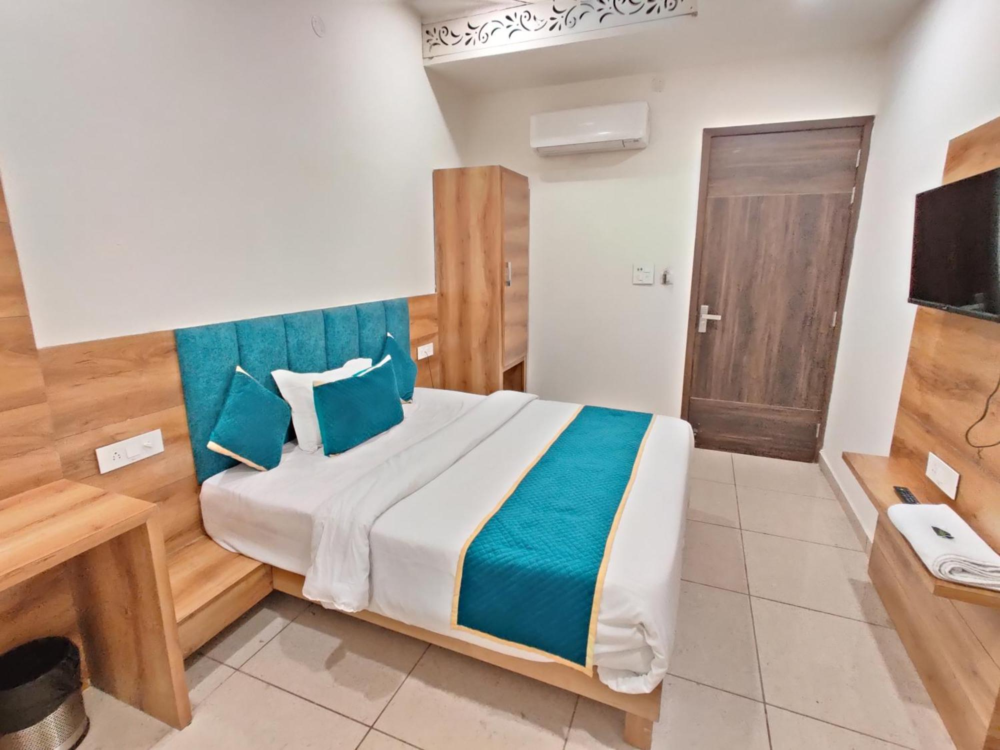 Hotel D S Inn Амритсар Экстерьер фото