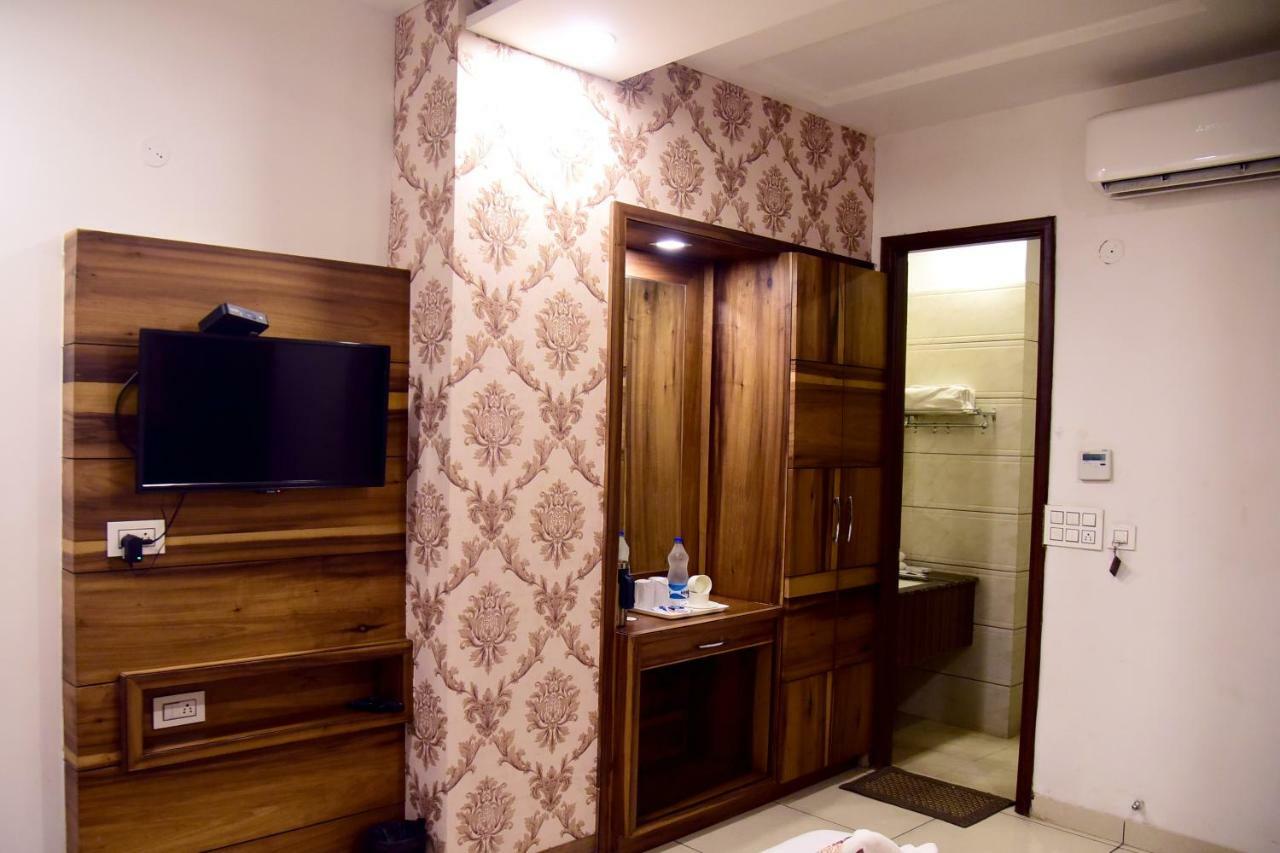 Hotel D S Inn Амритсар Экстерьер фото