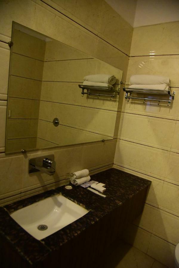 Hotel D S Inn Амритсар Экстерьер фото