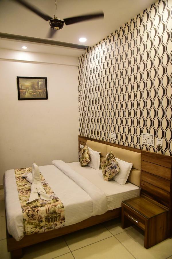 Hotel D S Inn Амритсар Экстерьер фото