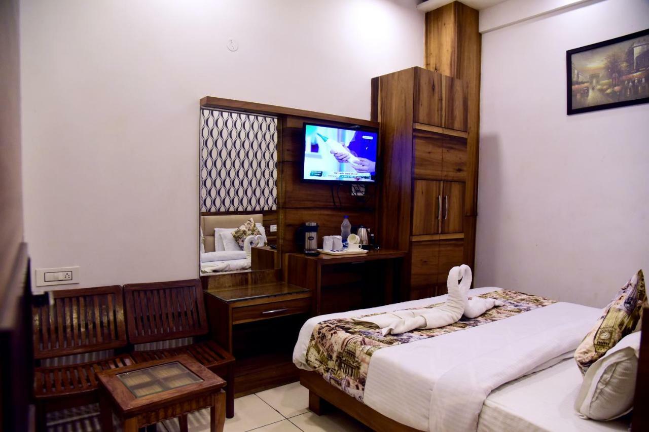 Hotel D S Inn Амритсар Экстерьер фото