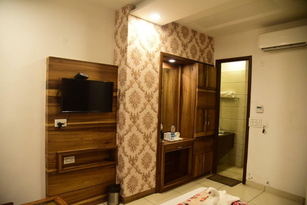 Hotel D S Inn Амритсар Экстерьер фото